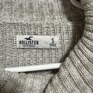 Hollister Light Gray Knit Pullover